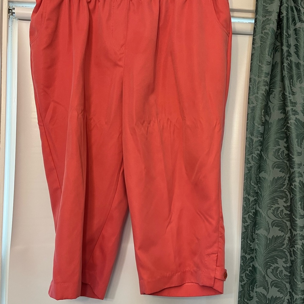 Elastic Pull-on Capris